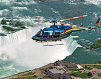 乘坐直升机鸟瞰尼亚加拉瀑布